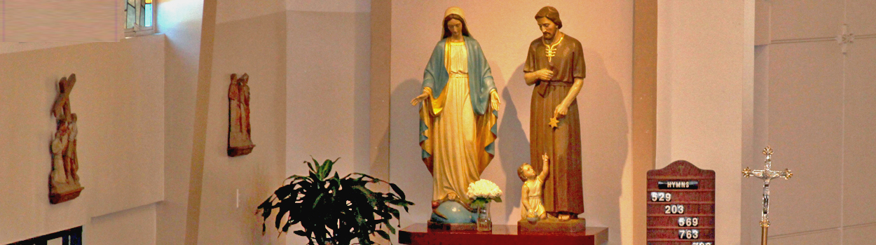 Picture of the holy family statues